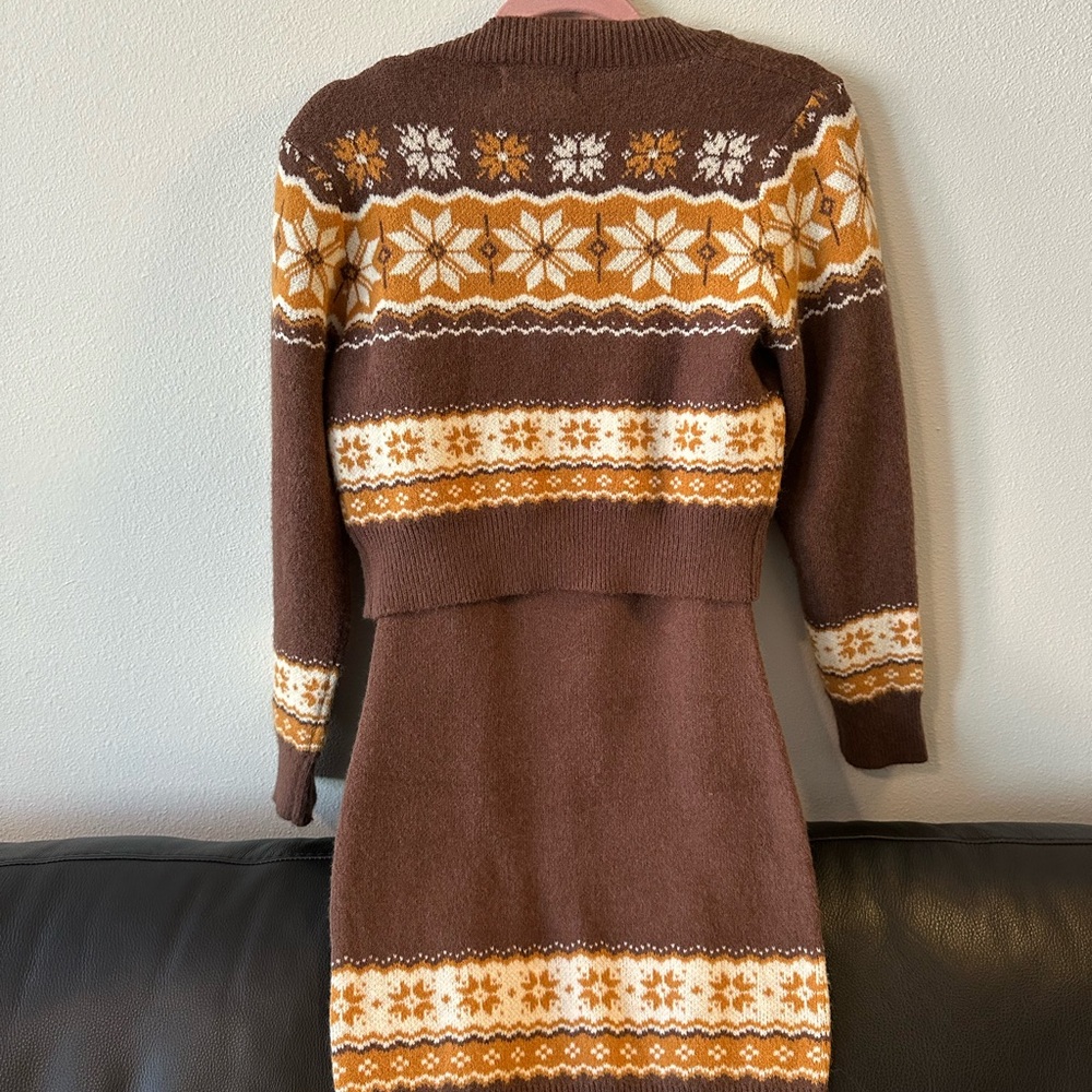 GEOMETRIC PRINT STRIPED CARDIGAN & DRESS (SET) - Picture 2 of 9